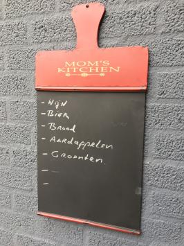 Krijtbord als snijplank, bestelbord voor in de keuken, keukendecoratie